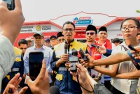 Wamen ESDM Yuliot Tanjung memantau ketersediaan BBM di Rest Area KM 379A Batang menjelang mudik Lebaran 2026.