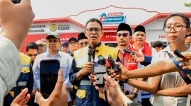 Wamen ESDM Yuliot Tanjung memantau ketersediaan BBM di Rest Area KM 379A Batang menjelang mudik Lebaran 2026.