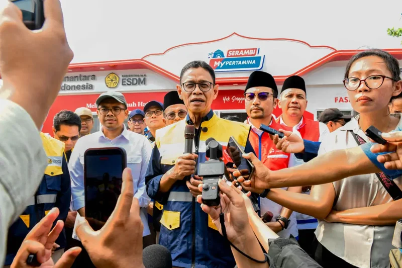 Wamen ESDM Yuliot Tanjung memantau ketersediaan BBM di Rest Area KM 379A Batang menjelang mudik Lebaran 2026.