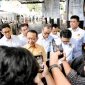 Menteri ESDM Bahlil Lahadalia memastikan harga BBM bersubsidi tidak naik hingga Idulfitri meski harga minyak dunia melampaui USD100 per barel.
