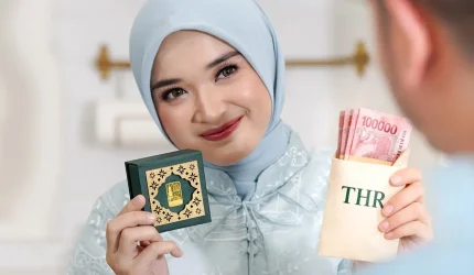 THR Lebaran tidak hanya untuk belanja, menyisihkan sebagian untuk investasi emas dapat menjadi langkah awal membangun aset masa depan. Foto Antam