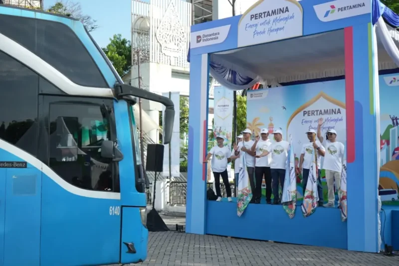 Pertamina berangkatkan 900 pemudik arus balik ke Jakarta lewat program Mudik Bareng Pertamina 2026.