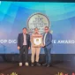 Perwakilan PT Timah menerima penghargaan Digital Corporate Brand Award pada acara yang digelar di Jakarta. Foto PT Timah