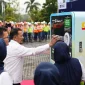 PT Bukit Asam meluncurkan Reverse Vending Machine untuk mengubah botol plastik menjadi poin sebagai upaya pengelolaan sampah.