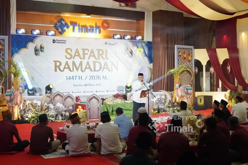 PT Timah salurkan santunan untuk marbot masjid di Kundur dalam Safari Ramadan sebagai bentuk apresiasi peran mereka. Foto dok PT Timah
