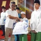 Santri tahfiz menerima bantuan dari PT Timah dalam program Safari Ramadan di berbagai daerah.