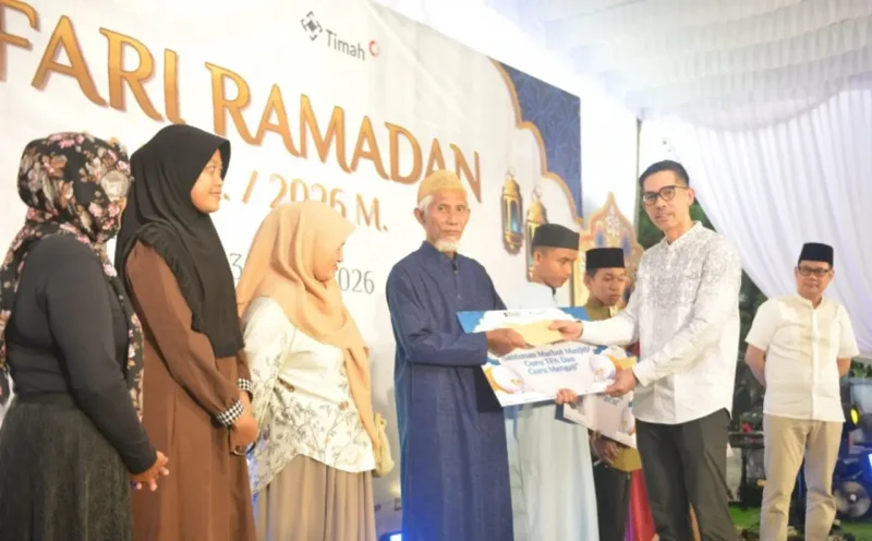 PT TIMAH salurkan bantuan untuk guru ngaji dan marbot di Bangka Selatan, dukung aktivitas keagamaan selama Ramadan 2026. Foto PT Timah