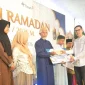 PT TIMAH salurkan bantuan untuk guru ngaji dan marbot di Bangka Selatan, dukung aktivitas keagamaan selama Ramadan 2026. Foto PT Timah