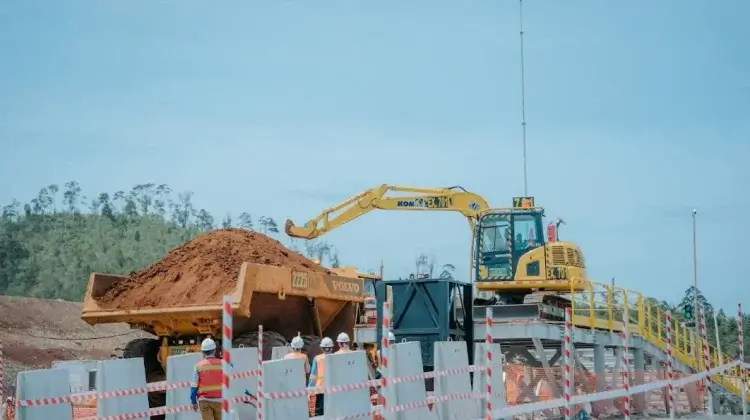 PT Vale Indonesia catat penjualan perdana bijih nikel dari IGP Pomalaa, menandai transisi proyek ke fase operasional.