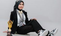 Lebih Dekat dengan Lenni Lesviani