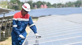Fasilitas energi terbarukan Pertamina yang mendukung produksi listrik bersih dan ketahanan energi nasional Indonesia.