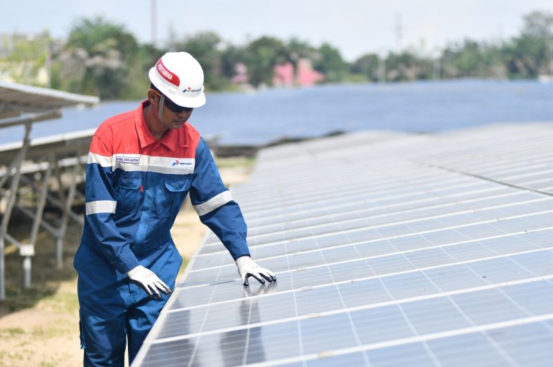 Fasilitas energi terbarukan Pertamina yang mendukung produksi listrik bersih dan ketahanan energi nasional Indonesia.