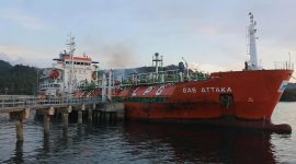 Kapal MT Gas Attaka milik Pertamina mengangkut LPG untuk distribusi ke wilayah Kalimantan dan Sulawesi