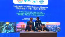 Penandatanganan kerja sama riset hilirisasi nikel FT UGM dan CNGR di Changsha, Tiongkok.