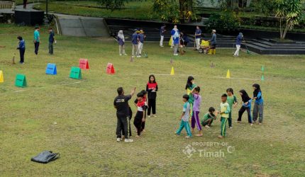 Anak-anak di Taman Sari Sungailiat yang menjadi ruang publik multifungsi di Kabupaten Bangka