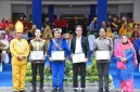 Penyerahan penghargaan kepada PT Vale pada peringatan HUT ke-62 Sulawesi Tengah di Palu