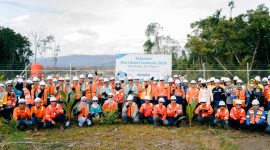 PT Vale aksi penanaman pohon dan bersih pantai di kawasan Jetty Port Bahomotefe, Morowali, dalam rangka Hari Bumi 2026
