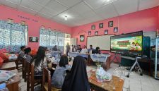 PT TIMAH Edukasi Siswa Kelola Sampah Plastik