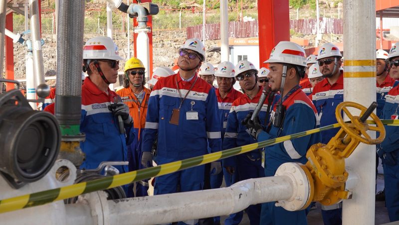  Komisaris Utama PT Pertamina (Persero), Mochamad Iriawan meninjau sejumlah fasilitas operasional Pertamina di Kota Kupang, Nusa Tenggara Timur (NTT), Jumat, 12 Juni 2026